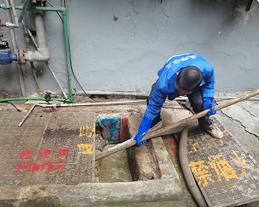 南宝镇清掏化粪池