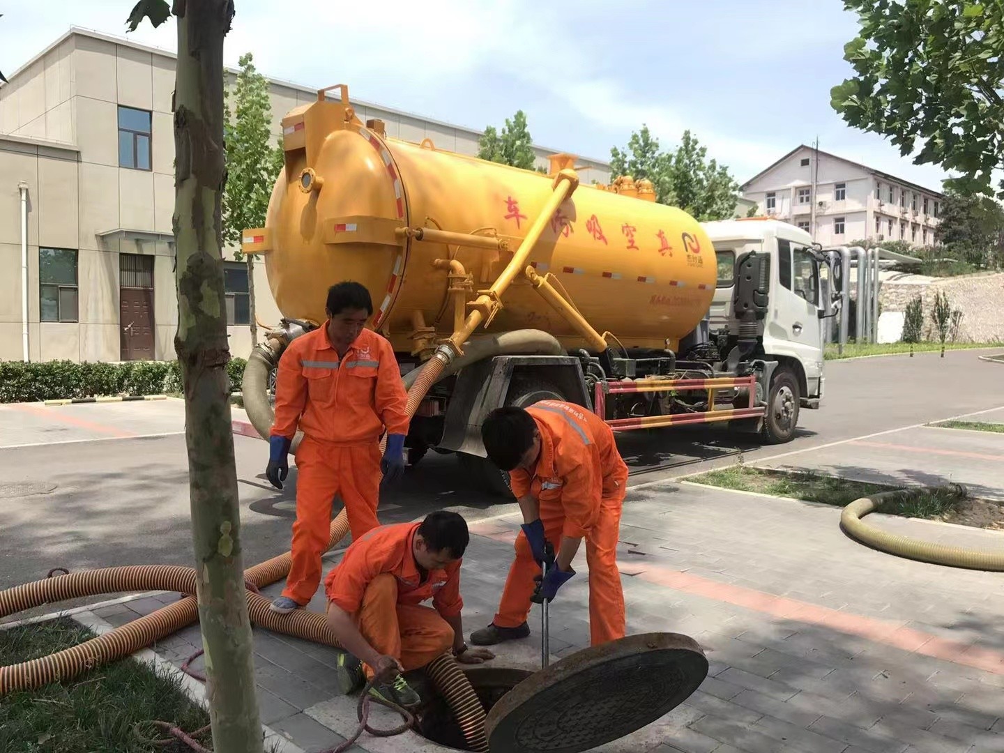 南宝镇化粪池清理与5-8吨吸粪车施工效率分析